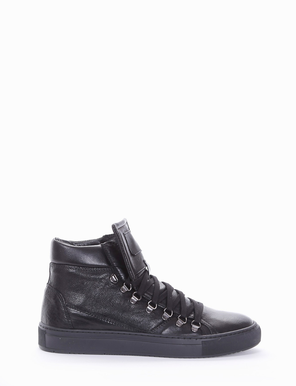 Sneakers black leather