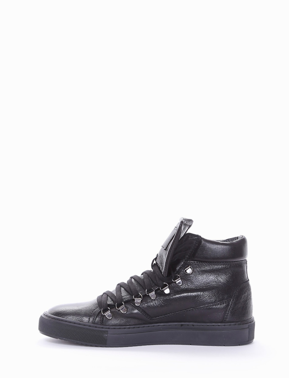 Sneakers black leather