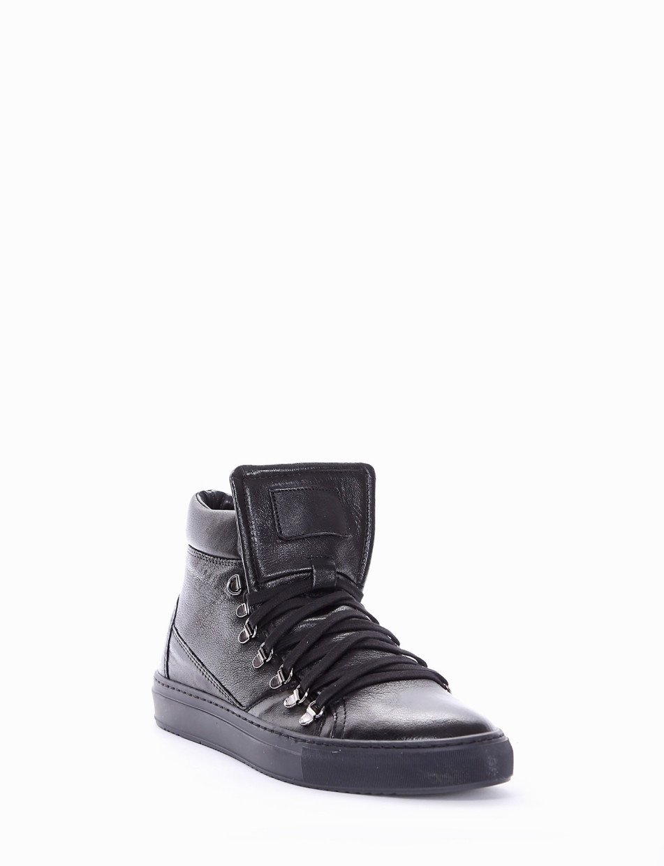 Sneakers black leather