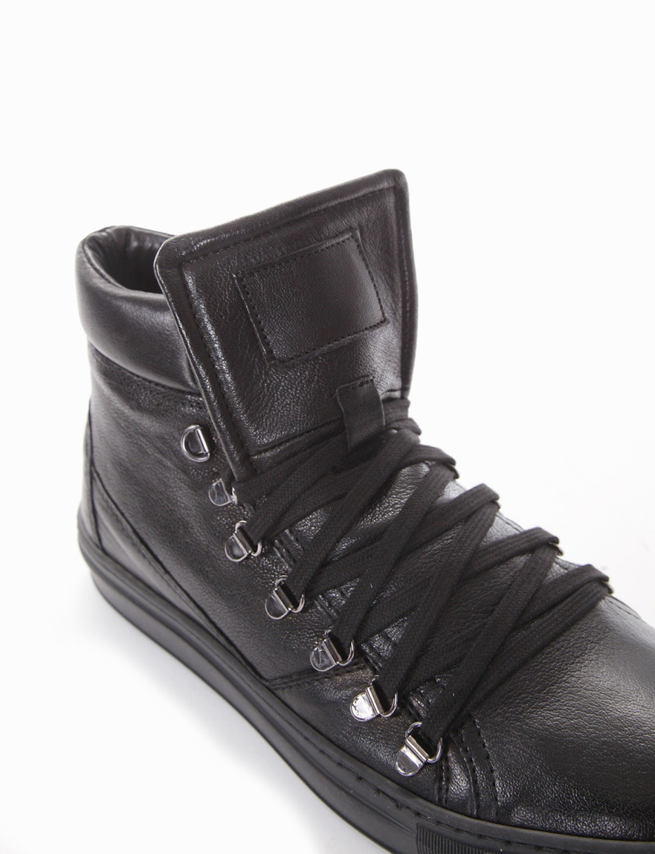 Sneakers black leather