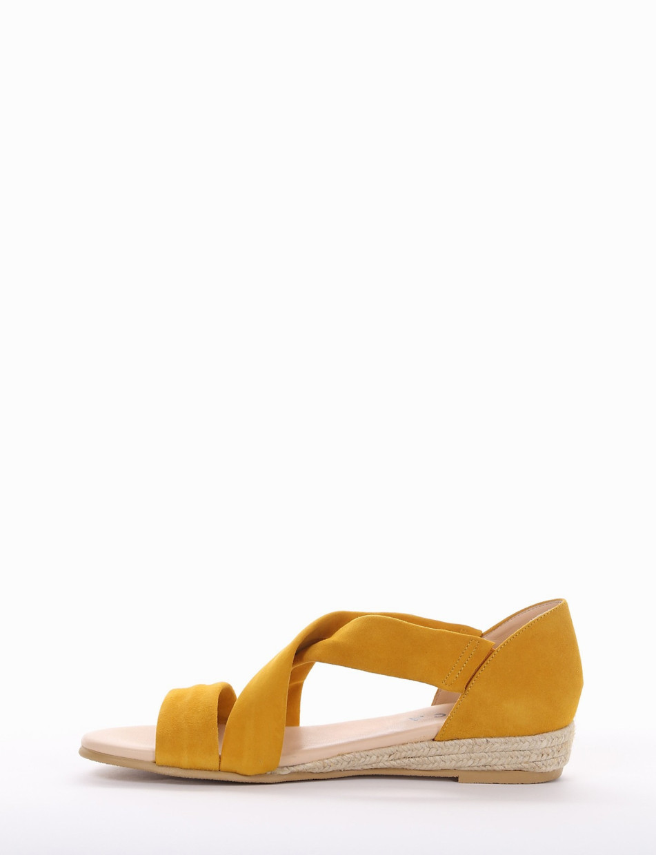 Wedge heels heel 3 cm yellow chamois