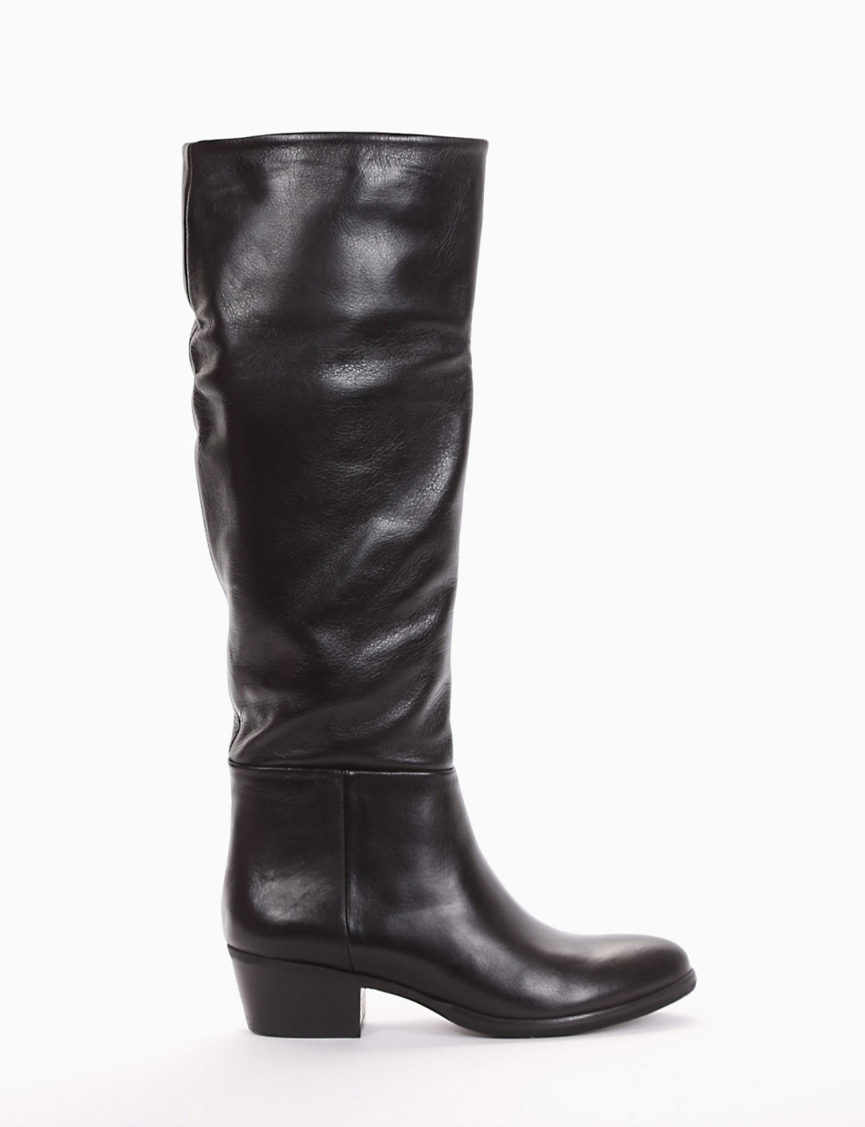 Low heel boots heel 4 cm black leather