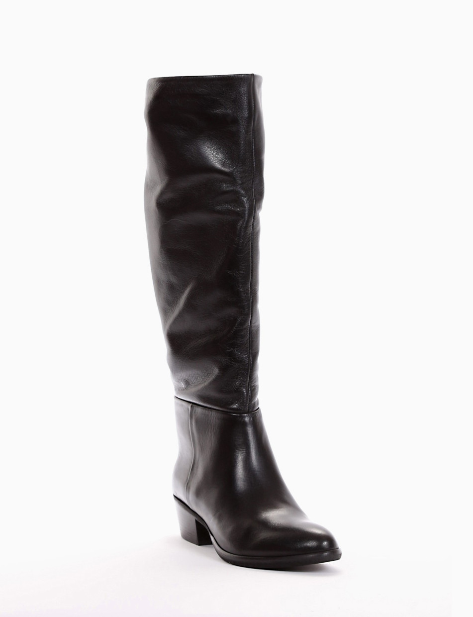 Low heel boots heel 4 cm black leather