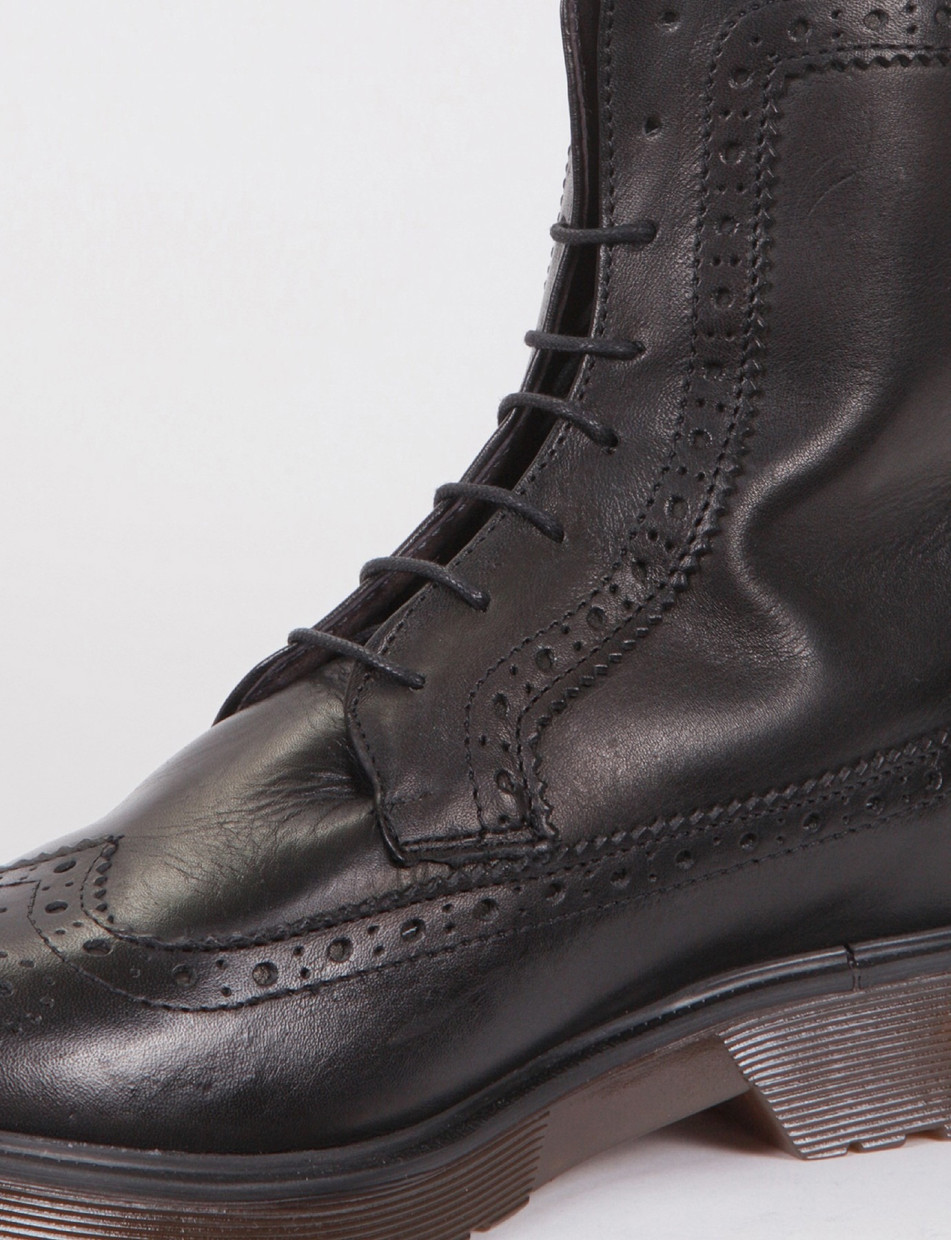 Combat boots heel 2 cm black leather