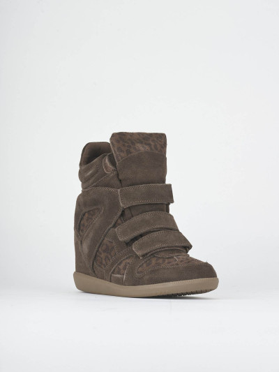 Sneakers tacco 1cm camoscio sostenible testa