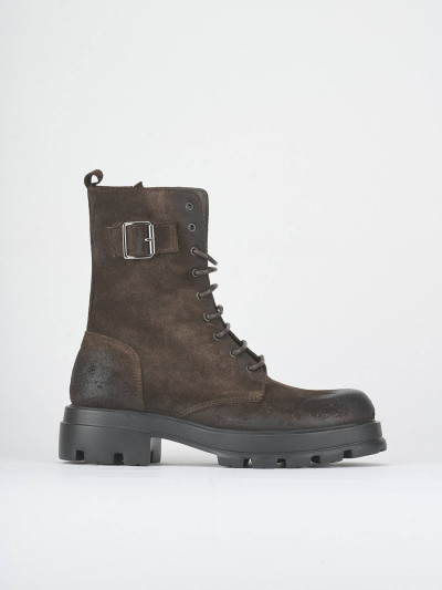 Anfibi tacco 2cm camoscio testa