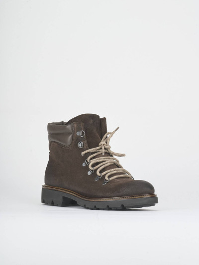 Anfibi tacco 2cm camoscio testa