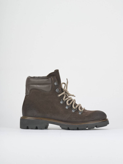 Anfibi tacco 2cm camoscio testa