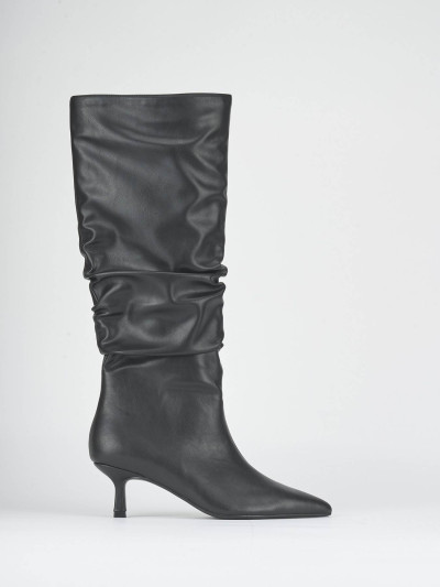 Botas de tac&oacute;n alto tac&oacute;n 5 cm negro cuero