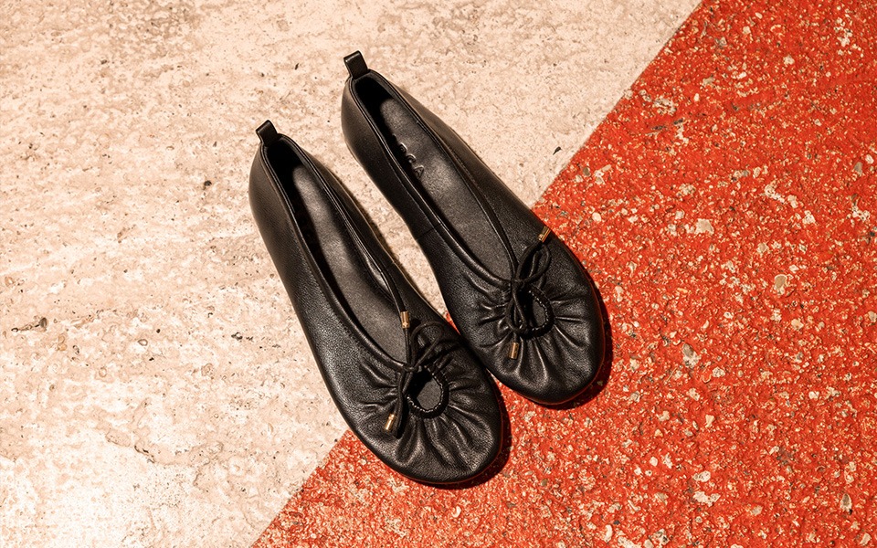 FLAT SHOES