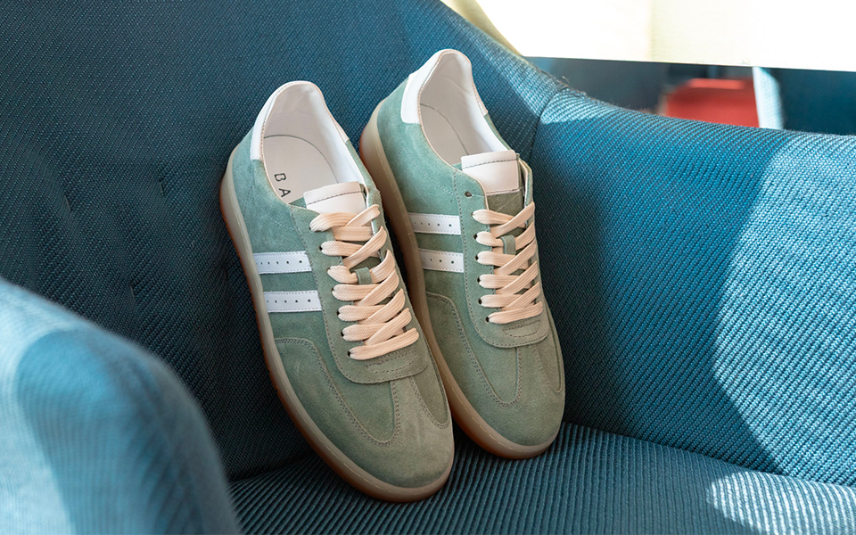 SNEAKERS