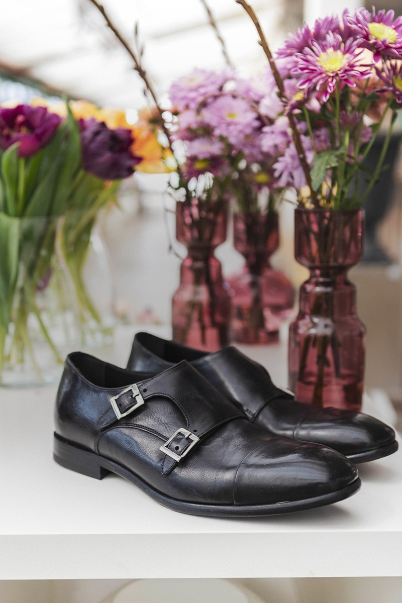 LACE-UP SHOES
