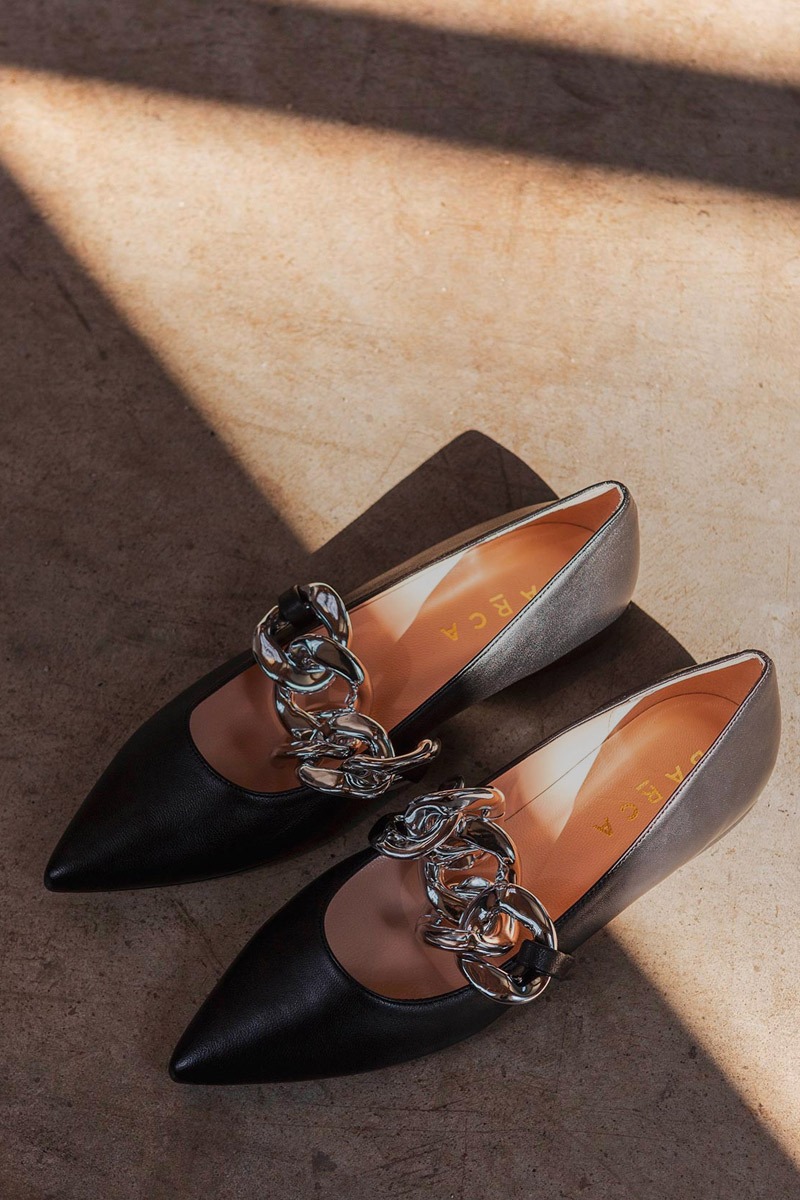 FLAT SHOES