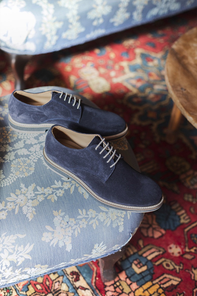 LACE-UP SHOES