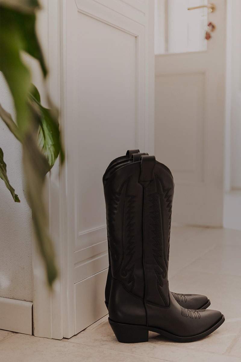 COWBOY BOOTS