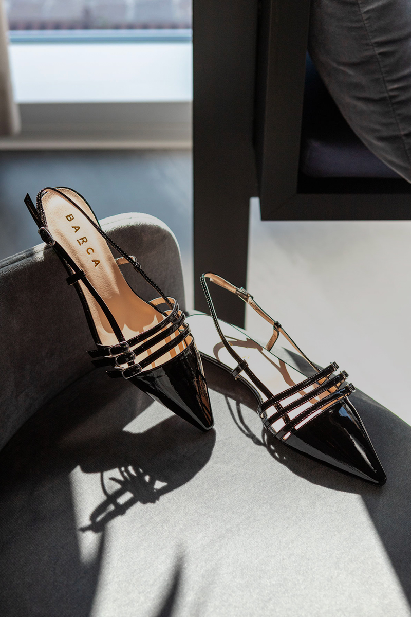 FLAT SHOES